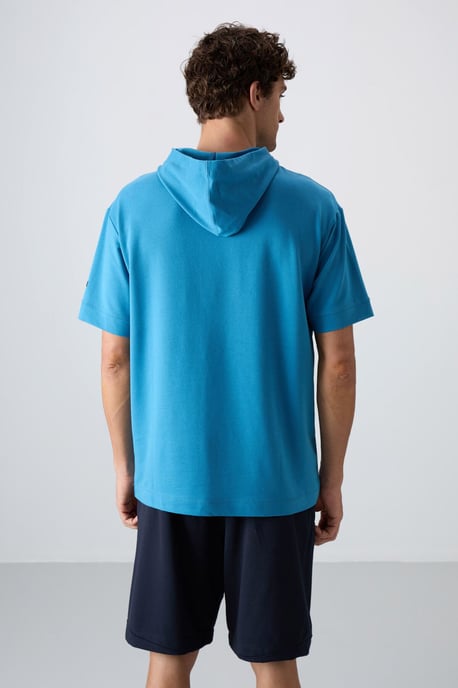 Übergroßes Kapuzen-T-Shirt mit kurzen Ärmeln - Image 5