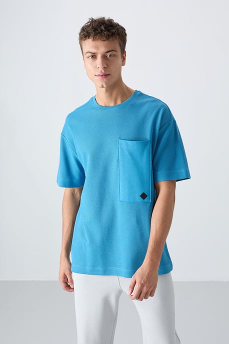 Übergrößen Baumwollmischung Rundhalsausschnitt T-Shirt mit Tasche - Image 1