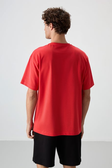 Tommy Life Oversized T-Shirt mit Rundhalsausschnitt und Print - Rot - Image 5
