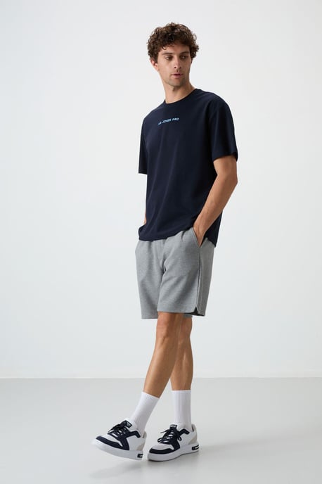 Tommy Life Übergröße bedrucktes Rundhals‑T‑Shirt - Marineblau - Image 3