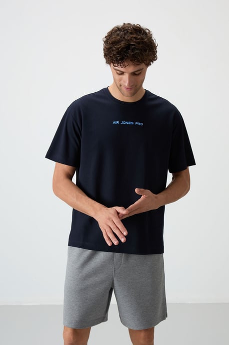 Tommy Life Übergröße bedrucktes Rundhals‑T‑Shirt - Marineblau - Image 4