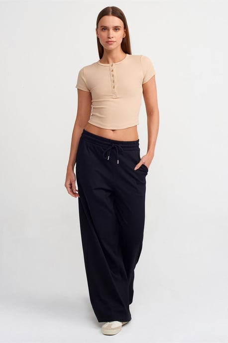 Damen Cropped Slim-Fit Rundhalsausschnitt T-Shirt - Image 3