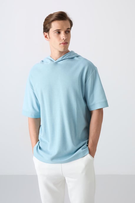 Übergroßes Kapuzen-T-Shirt mit kurzen Ärmeln - Image 4