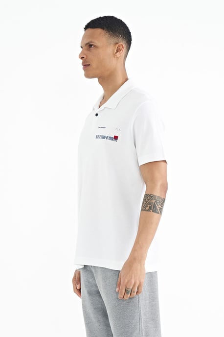 Herren Baumwoll-Polo-T-Shirt mit Textdruck - Image 4