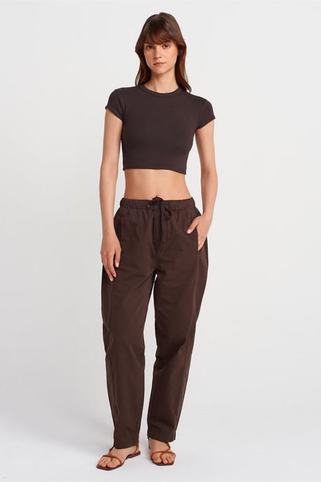 Damen Slim Fit Crop T-Shirt mit Rundhalsausschnitt - Image 4