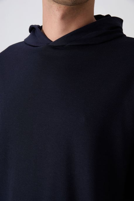 Übergroßes Kapuzen-T-Shirt mit kurzen Ärmeln - Image 3