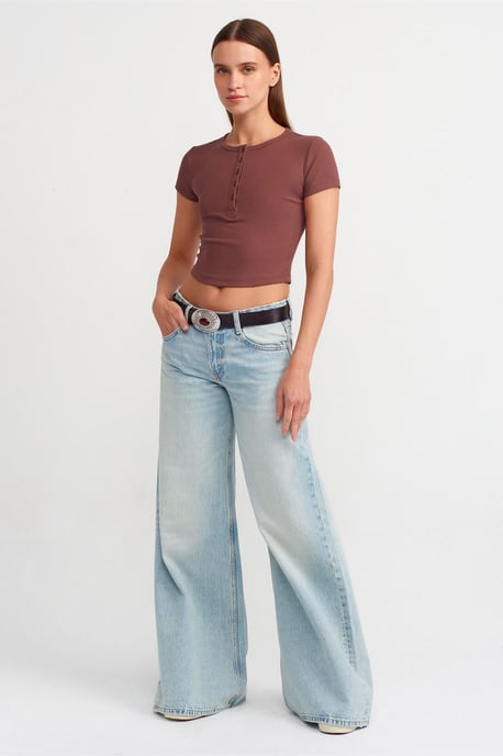 Damen Kurz geschnittenes Slim-Fit Rundhalsausschnitt T-Shirt - Image 1