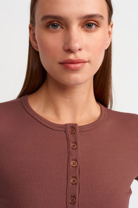 Damen Kurz geschnittenes Slim-Fit Rundhalsausschnitt T-Shirt - Image 4