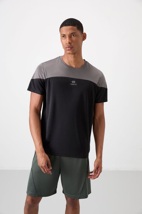 Herren T-Shirt mit Farbblockierung und Rundhalsausschnitt - Image 4