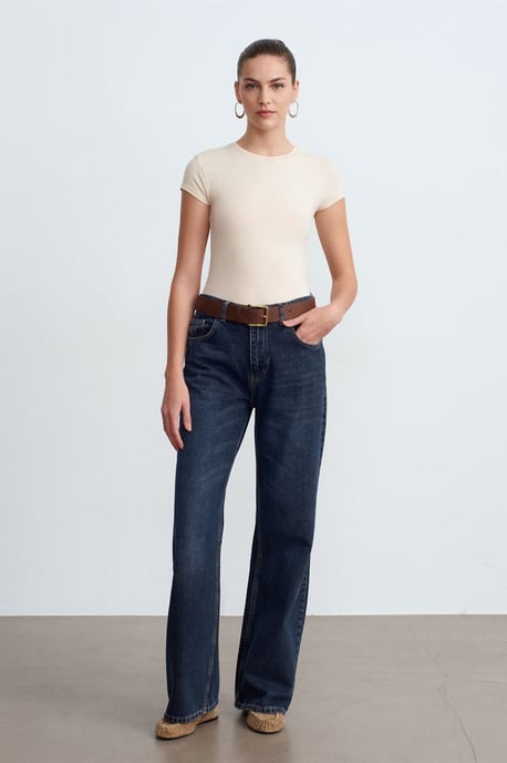 Slim Fit Rundhals-T-Shirt - Image 4
