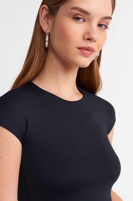 Damen Slim Fit Rundhalsausschnitt T-Shirt - Image 4