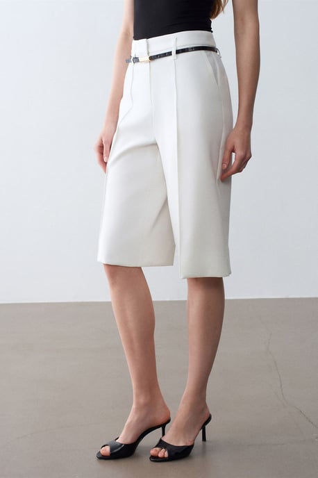 Hochtaillierte weit geschnittene Crepe-Shorts mit Gürtel - Image 3