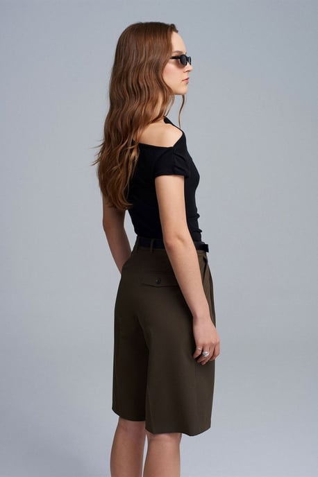 Hochgeschnittene, weit geschnittene Tailored Shorts - Image 3