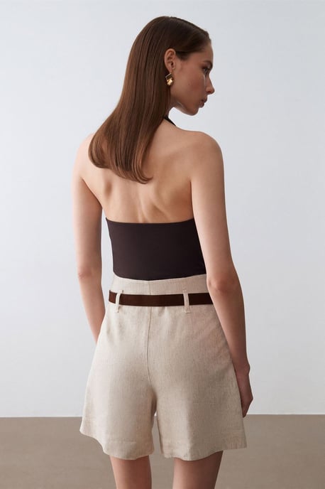 Hochtaillierte, bundelastische, weitgeschnittene Tailor-Shorts - Image 2
