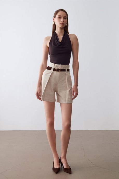 Hochtaillierte, bundelastische, weitgeschnittene Tailor-Shorts - Image 5