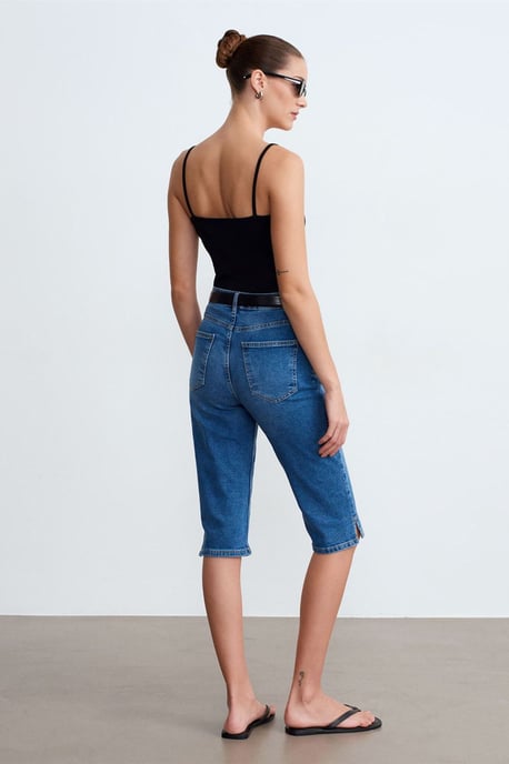 High-Waist Denim Capri-Shorts - Image 2