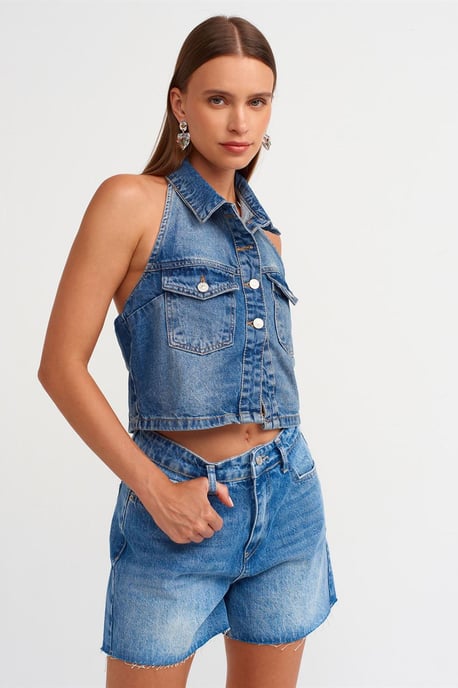 Hochtaillierte Jeansshorts mit Knopfverschluss - Image 3