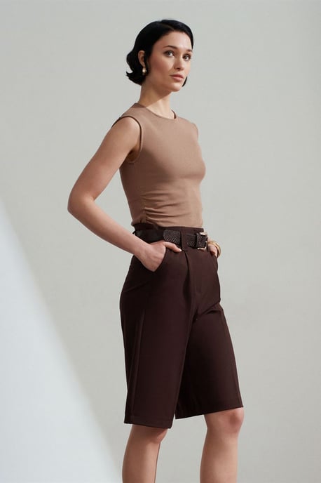 Hochtaillierte, bundelastische, weitgeschnittene Tailor-Shorts - Image 3