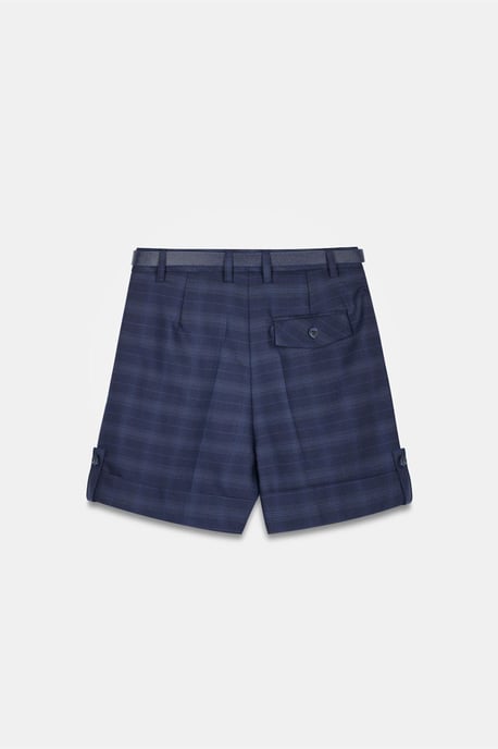 Hochtaillierte, maßgeschneiderte Kreppshorts mit Gürtel - Image 6