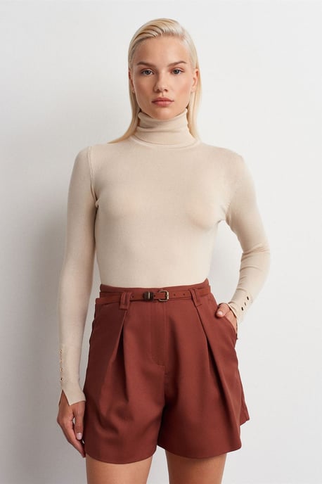 Hoch taillierte Shorts mit Gürtel - Image 5