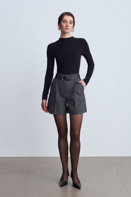 Hochtaillierte, bundelastische, weitgeschnittene Tailor-Shorts - Image 1