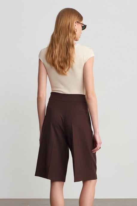 Hochtaillierte, weit geschnittene, maßgeschneiderte Shorts mit Gürtel - Image 2