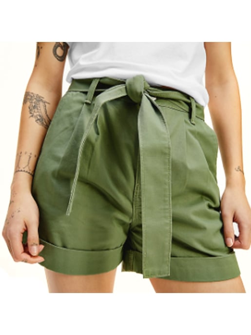 Tommy Jeans Damenshorts mit Gürtel mit Aufnäher - Image 1