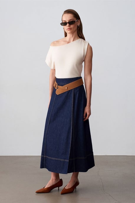 Hochgeschnittener A-Linien-Jeans-Maxi-Rock mit Gürtel - Image 4