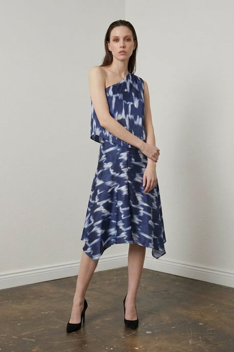 Asymmetrisches Satin-Blusen- und Midi-Rock-Set - Image 4