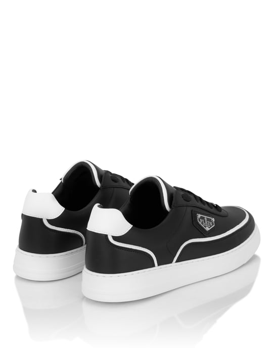 Low-Top Sneakers Triangle - Image 3