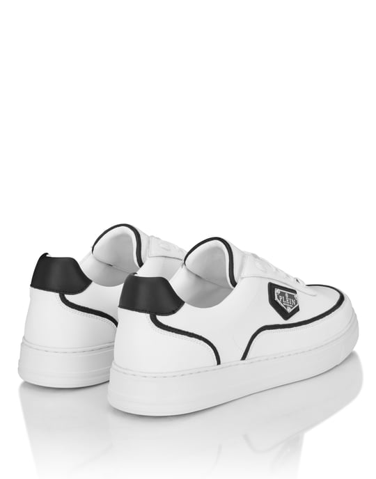 Low-Top Sneakers Triangle - Image 3