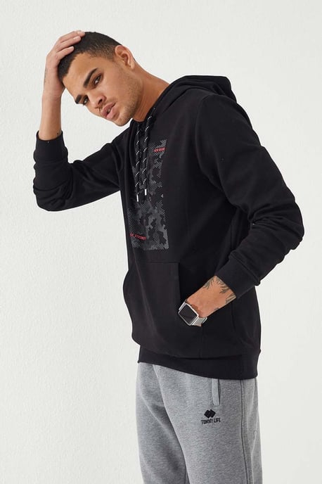 Herren Kapuzenpullover mit Camouflage-Print - Image 4