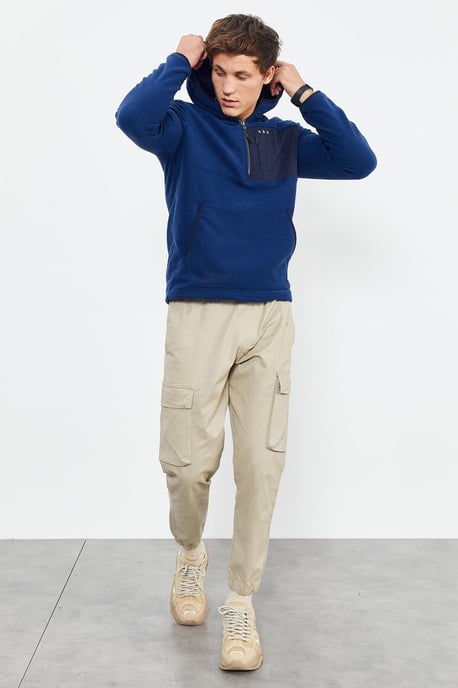 Herren Sweatshirt mit halber Reißverschluss und Kapuze - Image 2