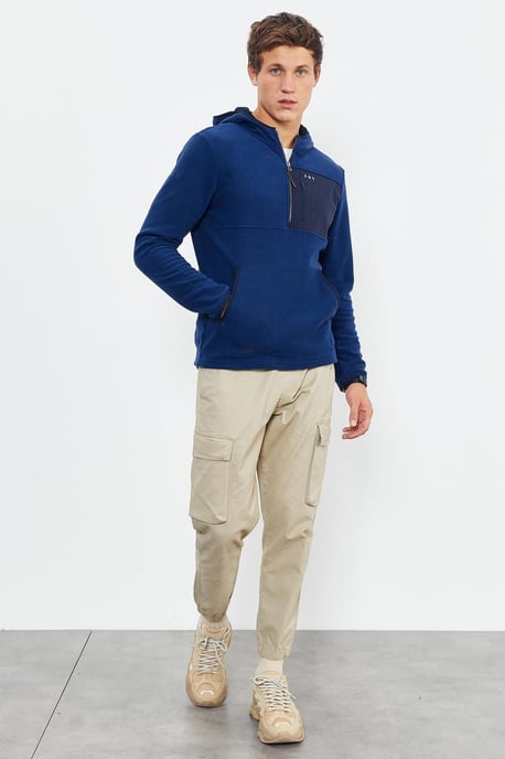Herren Sweatshirt mit halber Reißverschluss und Kapuze - Image 4