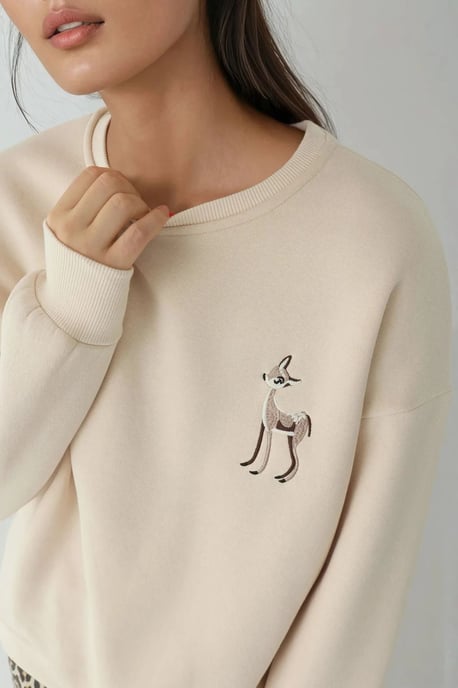 Komfort Sweatshirt mit Tiermotiv, bestickt, mit erhöhtem Rundhalsausschnitt - Image 2