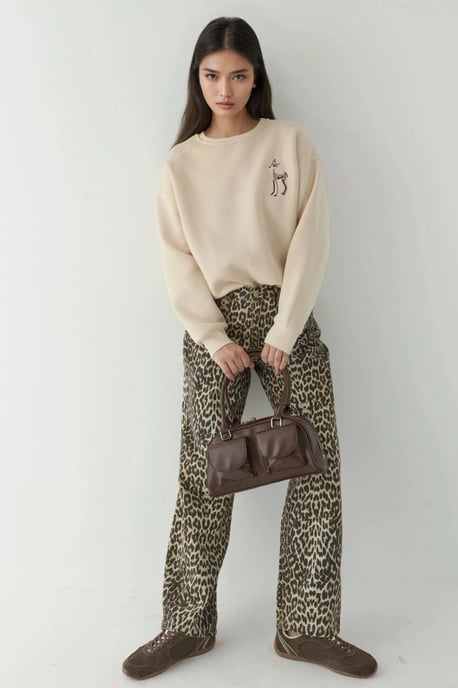 Komfort Sweatshirt mit Tiermotiv, bestickt, mit erhöhtem Rundhalsausschnitt - Image 6