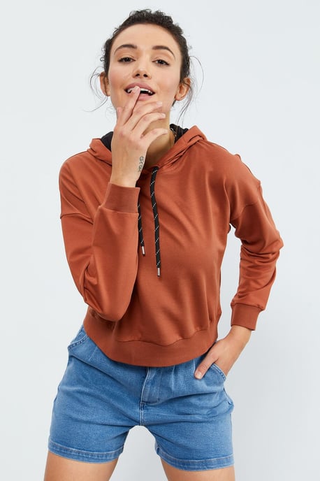 Locker sitzendes Kapuzensweatshirt mit Bindungsdetail - Image 3
