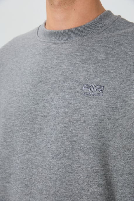 Herren Sweatshirt mit regulärer Passform und Rundhalsausschnitt - Image 3