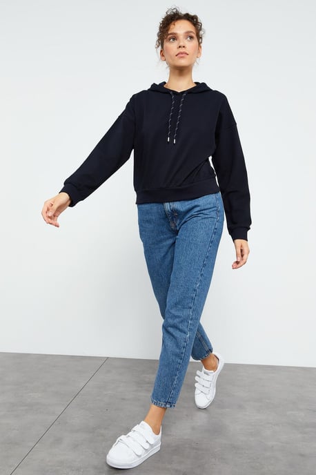 Lässiges Kapuzensweatshirt mit Bindeband-Detail - Image 6