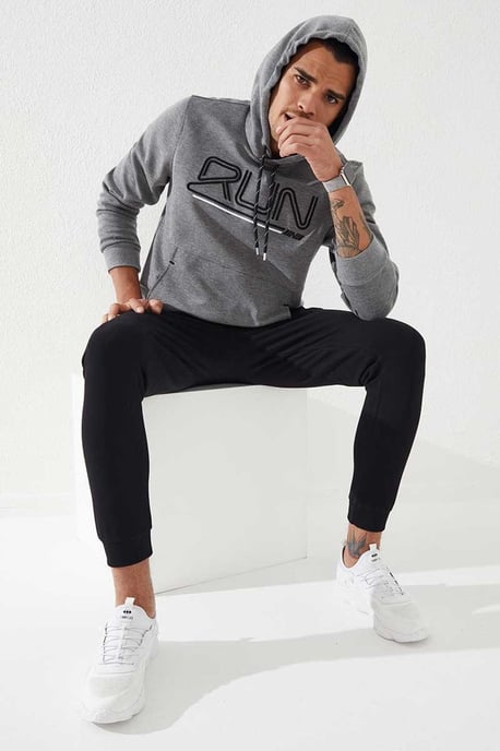 Herren Kapuzenpullover mit Logo-Print - Image 2