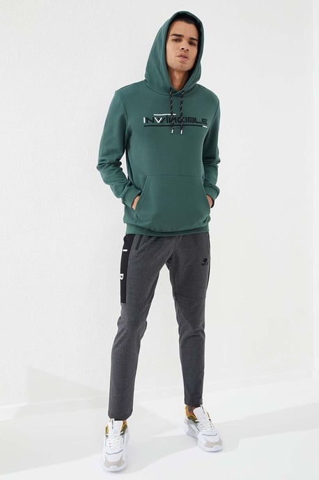 Herren bedruckter Kapuzenpullover mit Tasche - Image 6