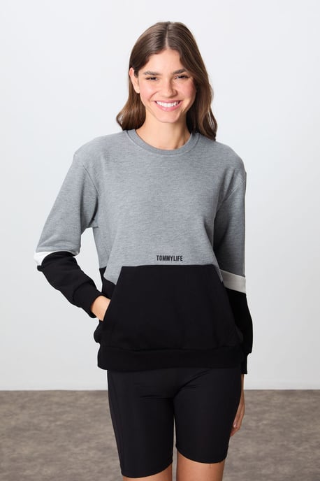 Übergroßes, farbblockiertes Sweatshirt mit Rundhalsausschnitt - Image 1