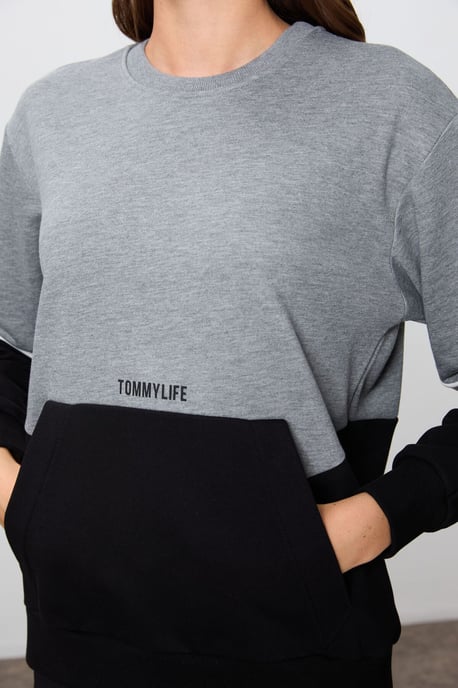 Übergroßes, farbblockiertes Sweatshirt mit Rundhalsausschnitt - Image 3