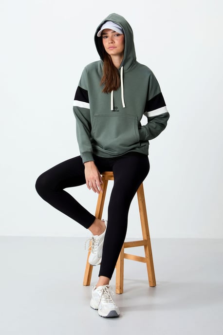 Übergröße Farbblock Kapuzenpullover mit Tasche - Image 1