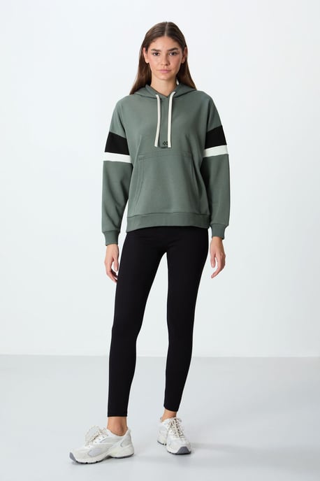 Übergröße Farbblock Kapuzenpullover mit Tasche - Image 3