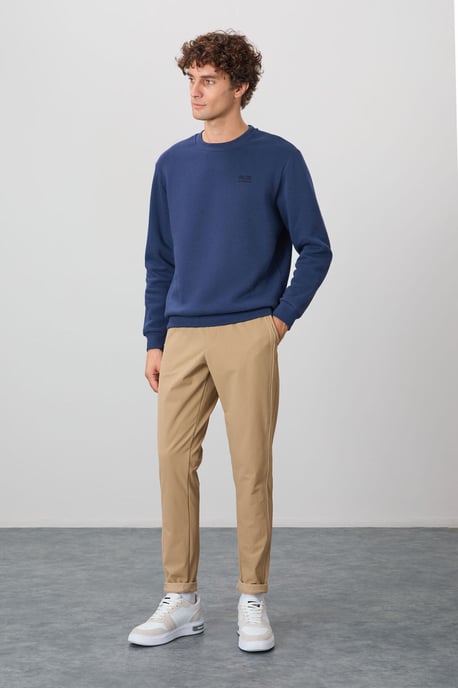Herren Sweatshirt mit regulärer Passform und Rundhalsausschnitt - Image 2
