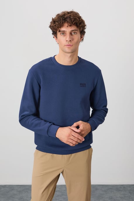 Herren Sweatshirt mit regulärer Passform und Rundhalsausschnitt - Image 4