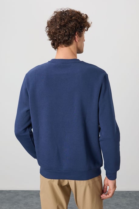 Herren Sweatshirt mit regulärer Passform und Rundhalsausschnitt - Image 5