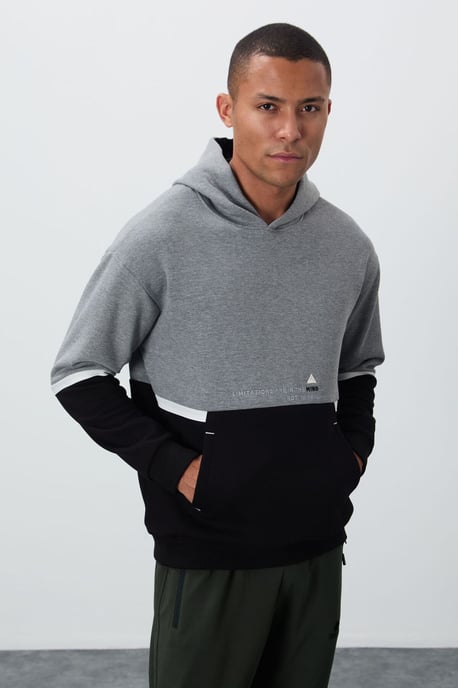 Herren Kapuzenpullover mit Farbblockierung - Image 2