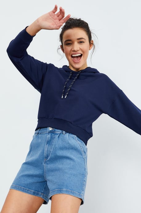 Lässiges Kapuzensweatshirt mit Bindegürtel - Image 5